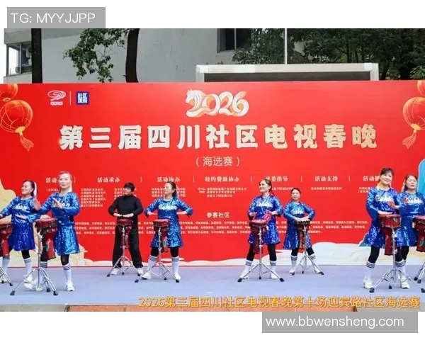 足球明星抵达新城市下飞机瞬间的精彩瞬间与独特风采展示