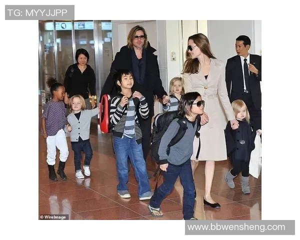 足球明星皮特夫妇的甜蜜生活与事业成就揭秘